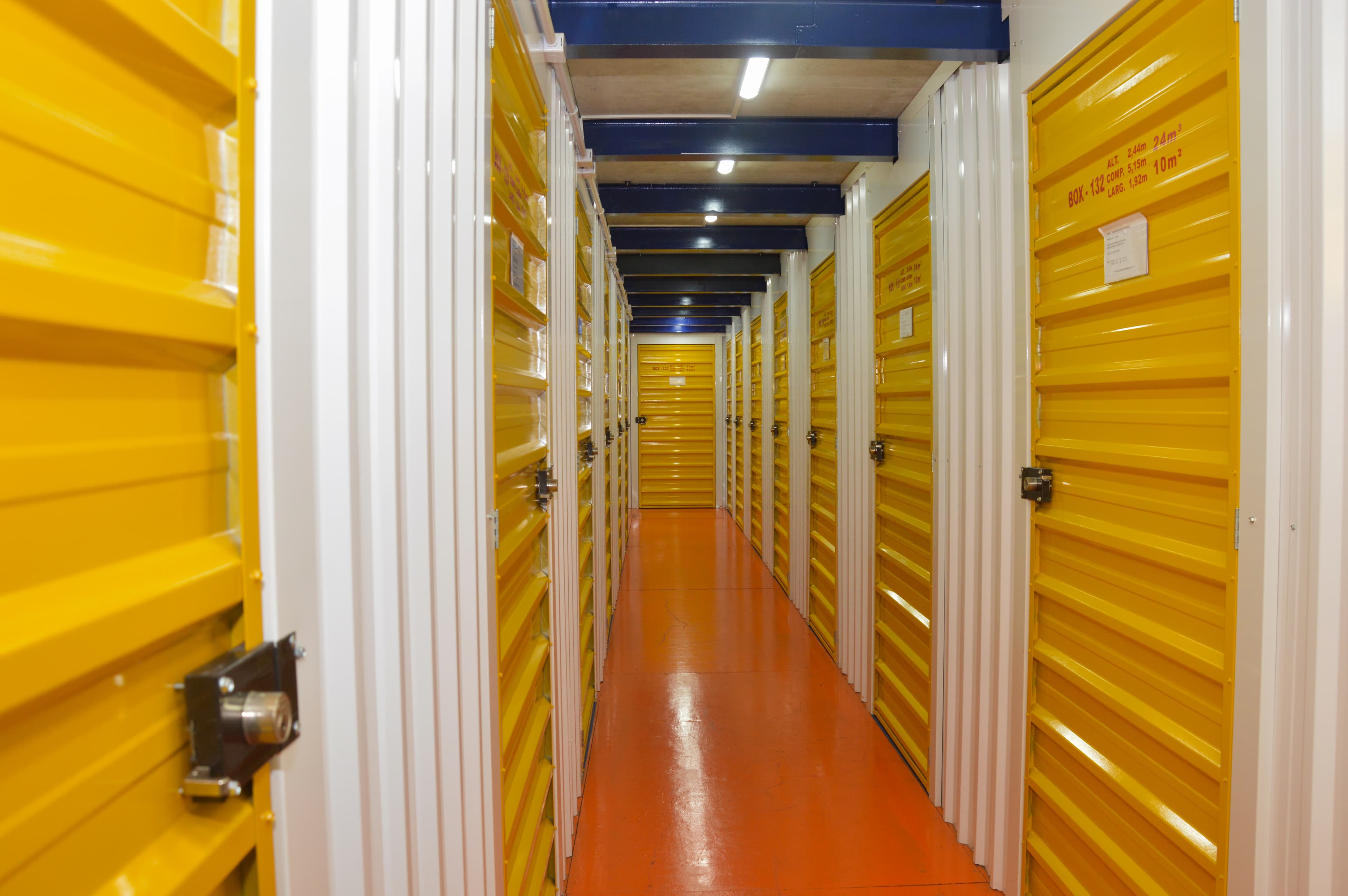 Depósito de armazenagem da JF Mudanças - Vista interna