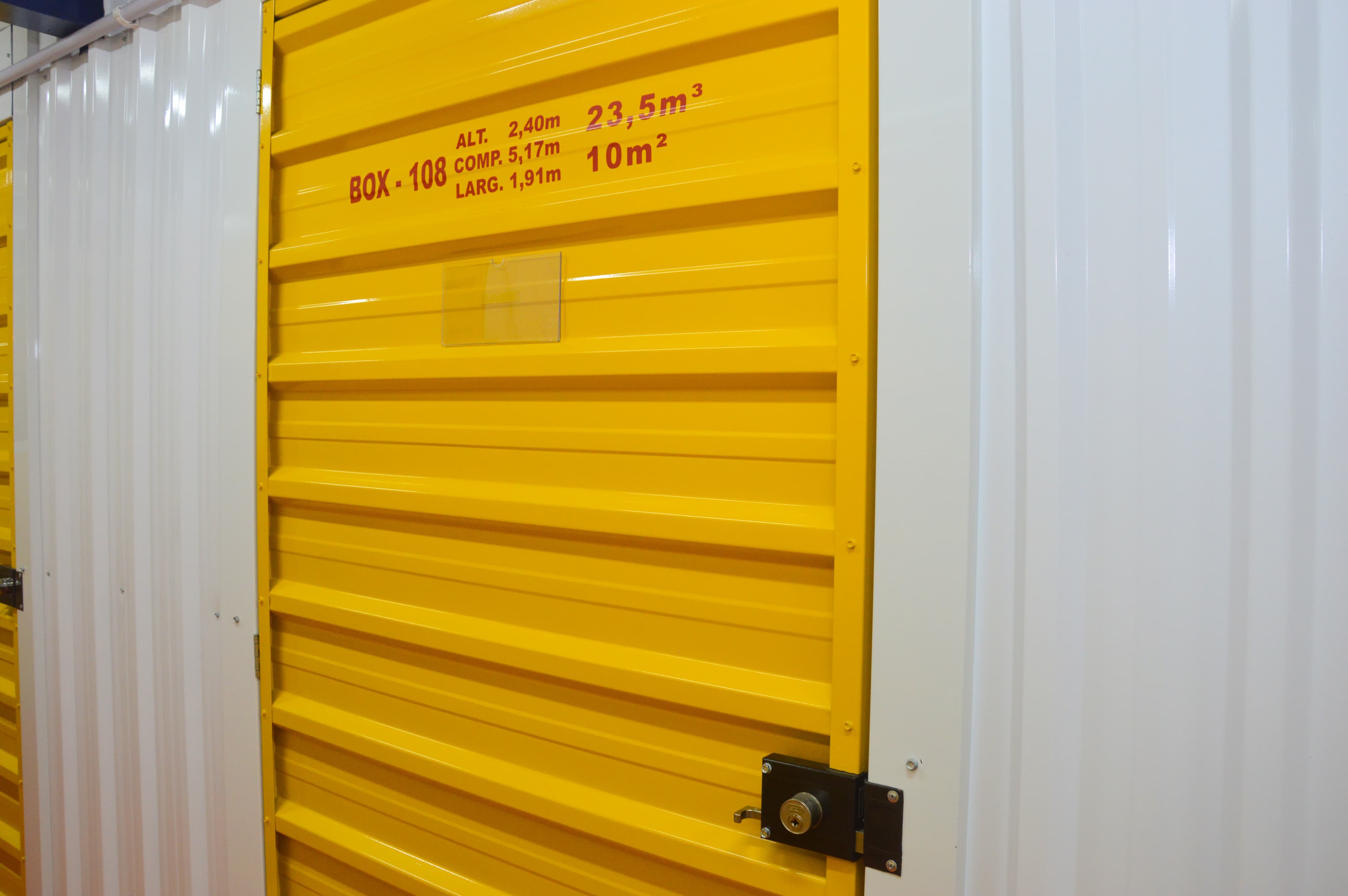 Sistema seguro para armazenagem de móveis